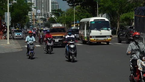 Difficult traffic of the motorcycle movement. Video stock 110629406