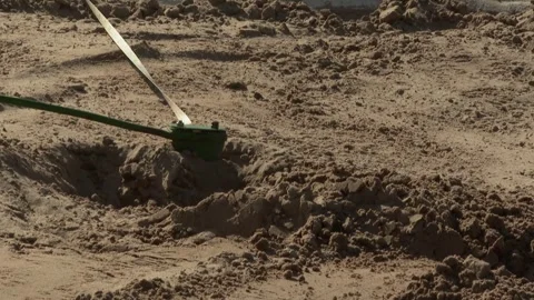 Dig up soil 1 Video stock 309553447