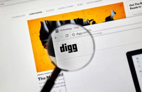 Digg official web page under magnifying glass. Фото