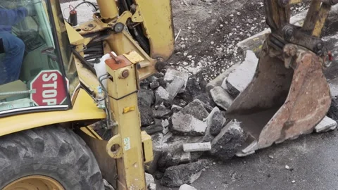 Digging Machine bucket loading debris Video stock 139978375