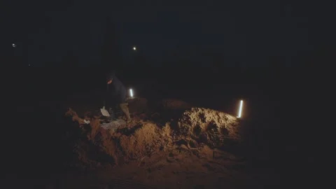 Digging sand, digging sand at night, digging up a pile of sand Stockbeeldmateriaal 333844122