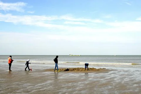 Digging in the wet sand Foto stock