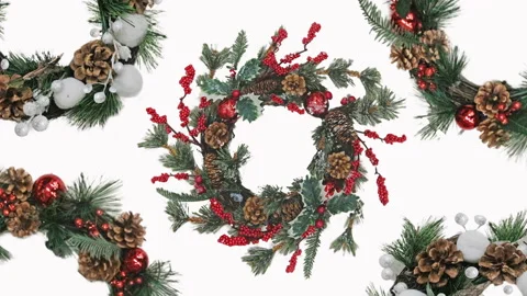 Digital animation of decorating several Christmas wreaths on a white background. Vidéo 142917187
