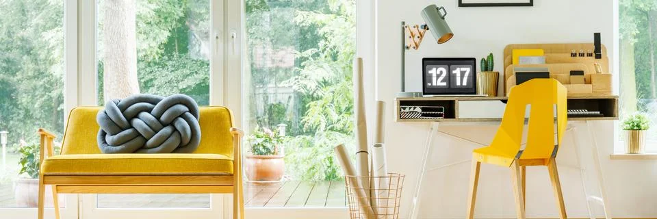 Digital clock on the desk Stock-Fotos