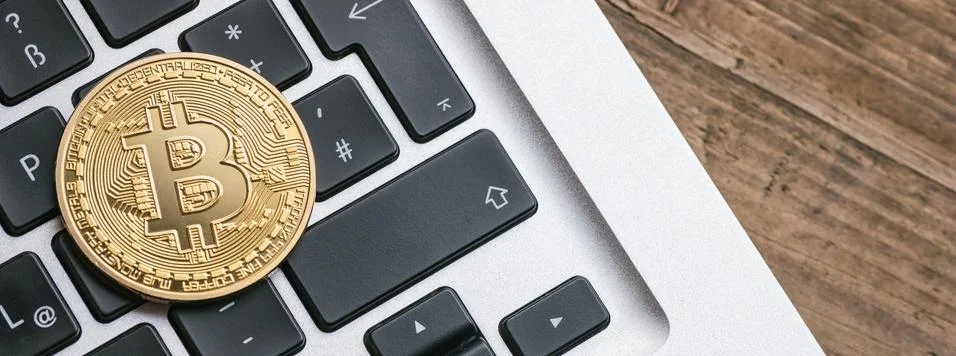 Digital cryptocurrency Bitcoin on a Notebook Stockfoto's