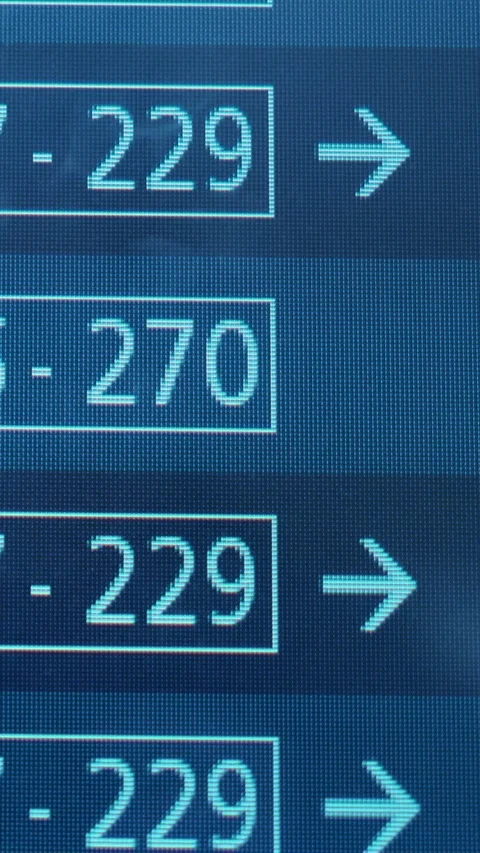 Digital display screen showing sequential numerical updates with directional Vidéo 329201774