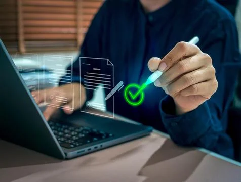 Digital document approval and electronic signature concept. Online verifica.. 库存照片