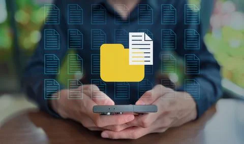 Digital Document Management with Smartphone and Folder Icon Overlay Foto stock