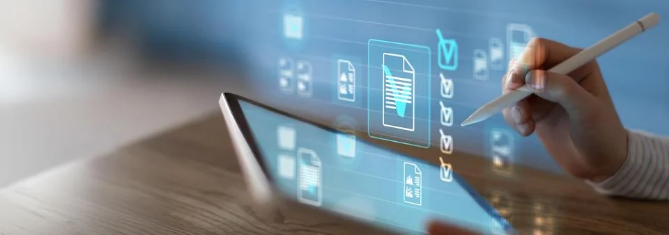 Digital Document Verification and Approval Process on a Virtual Tablet Interf 库存照片