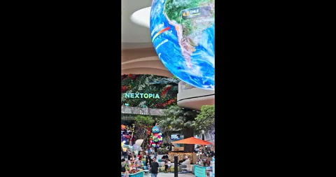 Digital globe display, Nextopia mall interior, people gathering, Bangk Vídeo Stock 344145873