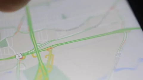 Digital gps on iphone screen. man zoom and use google digital gps app. Video stock 236393433