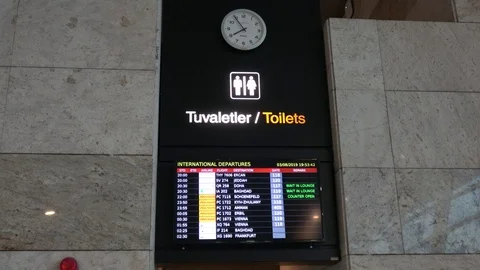 Digital information board and wall clock above entrance to toilets Vídeos de archivo 115067718
