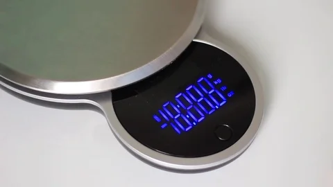 Digital kitchen scale demonstration 스톡 동영상 71979327