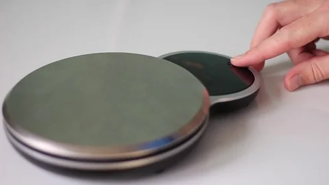 Digital kitchen scale in work 스톡 동영상 71979377