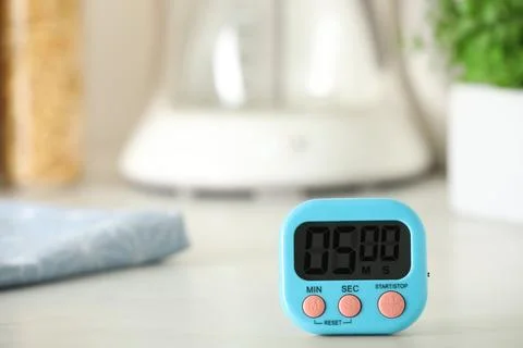Digital kitchen timer on white table indoors. Space for text Foto stock