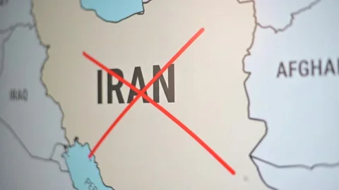 Digital map showing Iran with various symbols, red cross lines are drawn on the Vidéo 337643342