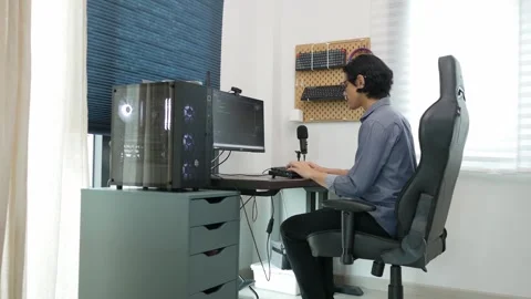 Digital Nomad: Young Man Working from Home in a Connected World Stockbeeldmateriaal 246886935