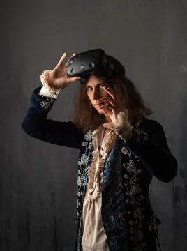 Digital Renaissance, concept. The guy is a gamer in a medieval costume Foto stock