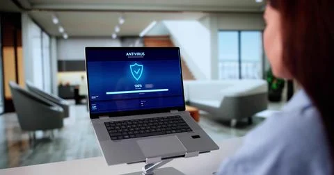 Digital Security Expert Analyzing Malware Software Protection Technology Aler 库存照片