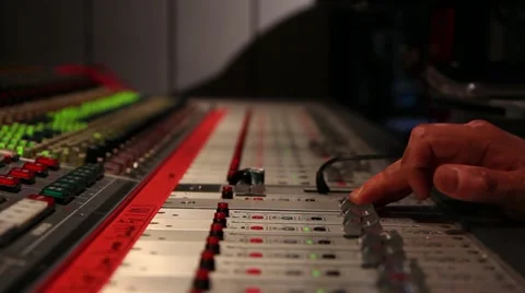 Digital sound mixer in the studio Vídeos de archivo 11965498