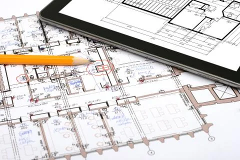 Digital tablet and pencil on draft Foto stock
