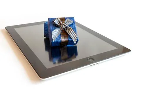 Digital tablet with christmas present Stockfoto's