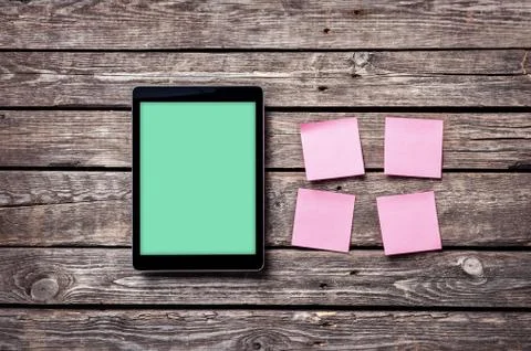 Digital tablet computer with sticky notes on wooden desk 스톡 사진