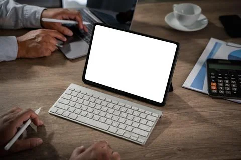 Digital tablet mockup concept: iPad with blank white screen placed on woode.. Stock Photos