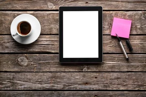 Digital tablet with note paper and cup of coffee 스톡 사진