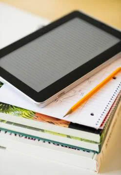 Digital tablet on stack of books Foto stock