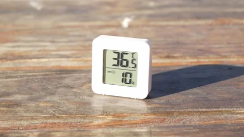 Digital thermometer showing increasing temperature and humidity Video stock 324594246
