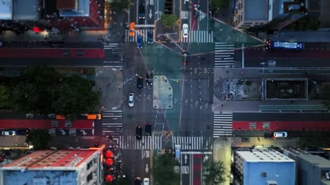 Digital Traffic Intersection Surveillance with Data Visualization Overlay Vídeo Stock 330968609