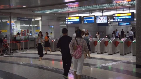 Digital turnstiles inside the Bayfront Avenue subway station. 库存影片 77840584