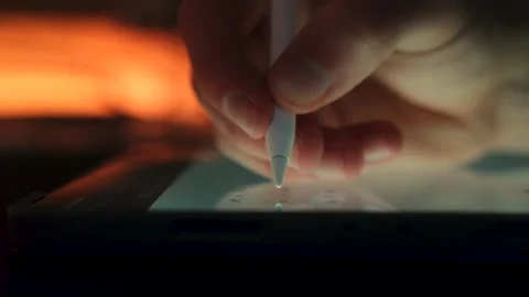 Digital Writing on a Tablet Screen with a Stylus for Creative Note Taking 库存影片 331170398