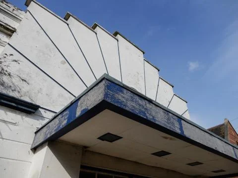 A dilaipdated abandoned aart deco cinema building Stock Photos