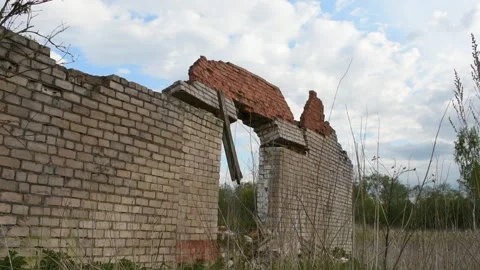 Dilapidated brick wall Stock Footage 140492539