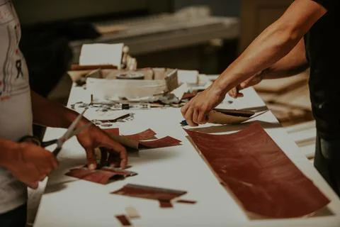 A diligent worker in the woodworking industry is Foto stock