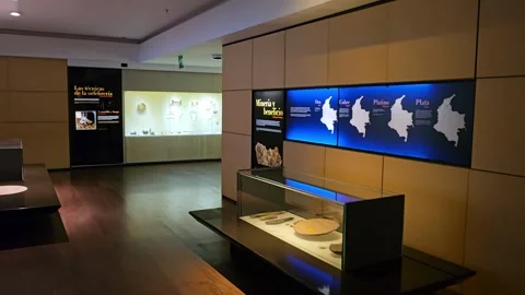 Dim Gallery With Map Screens and Display Tables, Museo del Oro, Bogotá, Colombia Stock-Footage 331517683
