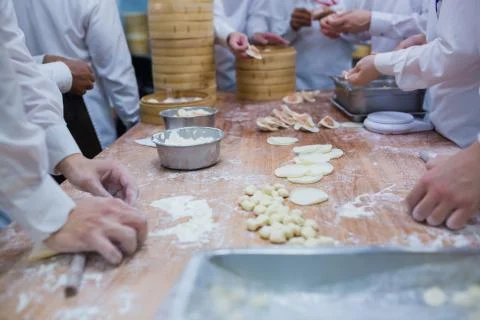Dim Sum chefs working wrapping dumplings at famous restaurant in Taiwan. Stock-Fotos