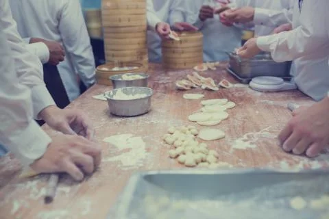 Dim Sum chefs working wrapping dumplings at famous restaurant in Taiwan. 스톡 사진