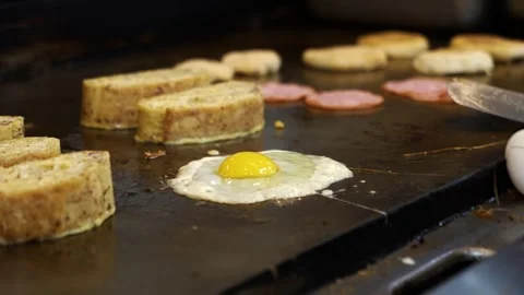 Diner grill cooks breakfast Видео 332837748