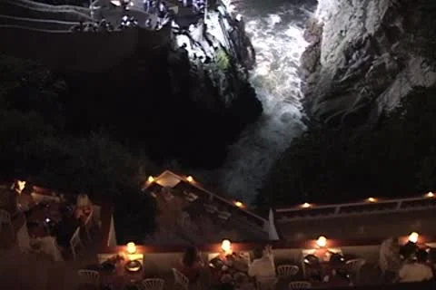 Diners at Acapulco dive site Video stock 8919564