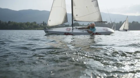 Dinghy sailing Vídeos de archivo 92402552