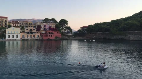 Dingy crossing harbour Stock-Footage 158607916