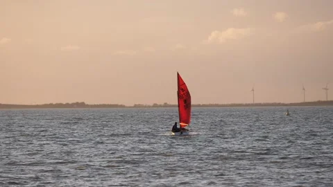 Dingy Stockbeeldmateriaal 141811560