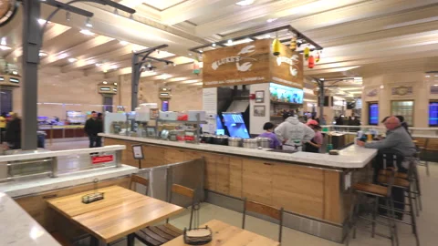 Dining Concourse of the Grand Central Station in New York City 動画素材 235958748