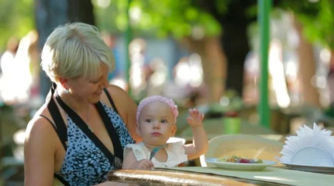 Dining In A Park Video stock 51488383