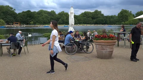 Dining by the Serpentine. Stock Footage 157184638