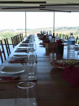 Dining table with empty wine glasses and plates Foto stock