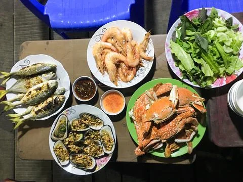 Dining table with seafood and raw vegetables Foto stock